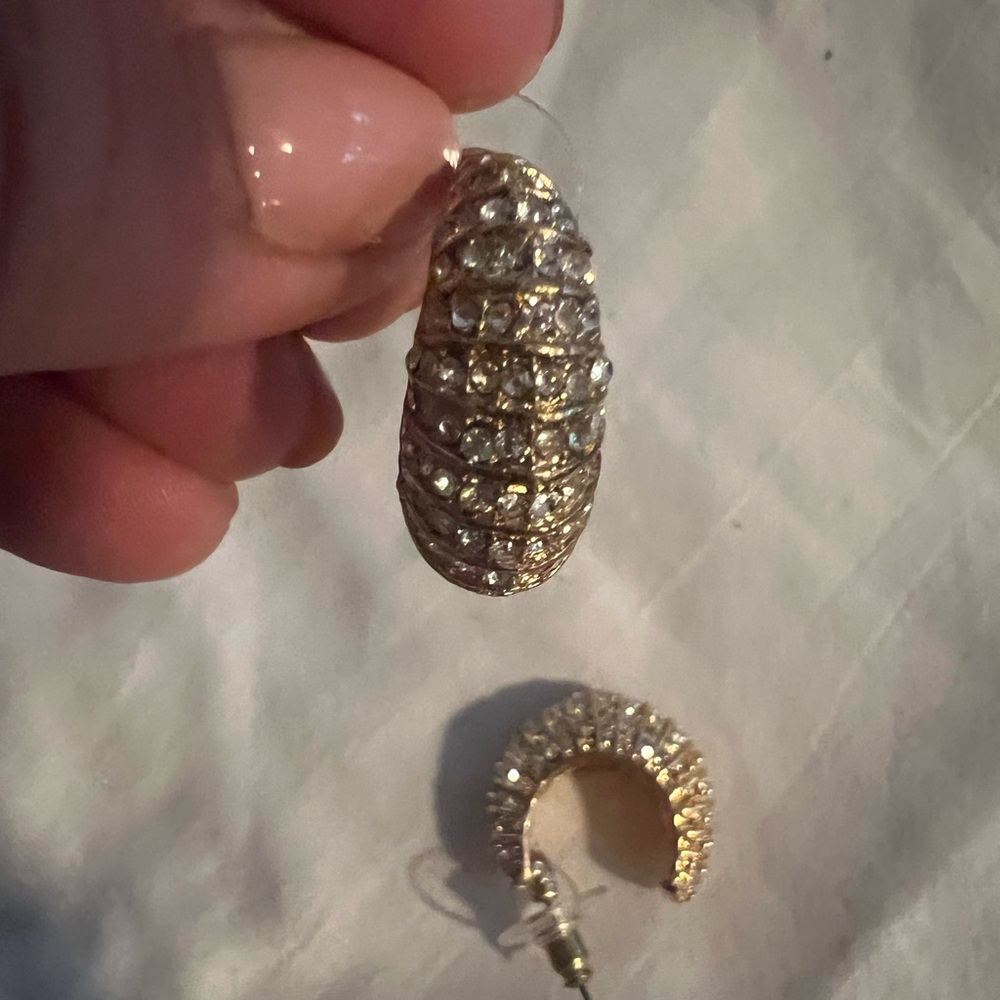 Elegant Gold Hoop Earrings - Picture 2 of 4